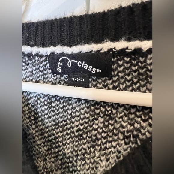 D14.01 NWT Art Class Black & White Argyle Girls Cardigan S (6/7) - Picture 2 of 4